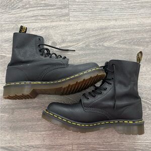 1460 WOMEN'S SMOOTH LEATHER LACE UP BOOTS- DR.MARTENS